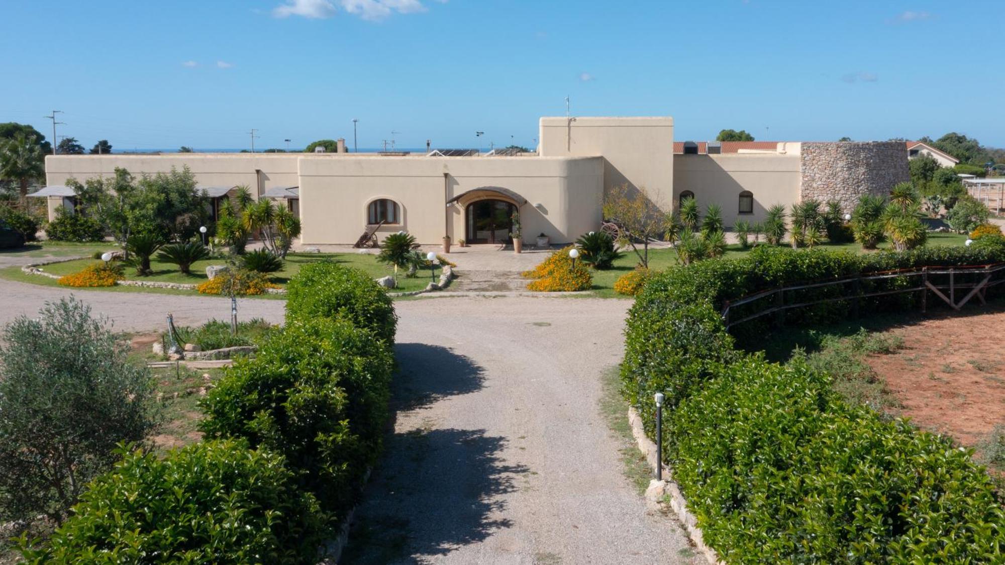 Delle Rose, Hotel & Horse Riding Torre Vado Dış mekan fotoğraf